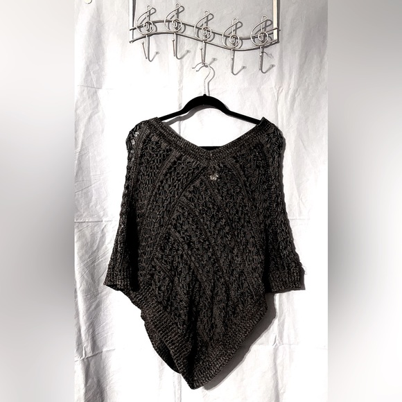 Mudd Accessories - Mudd juniors black and gray poncho, size s-m